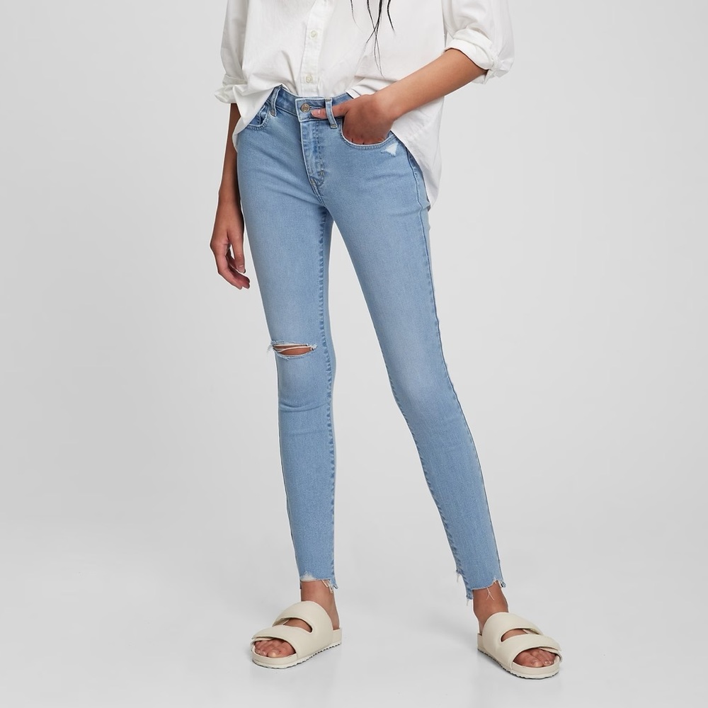 NWT Gap Mid Rise Skinny Stretch Jeggings - light blue distressed - 6/28 reg.
